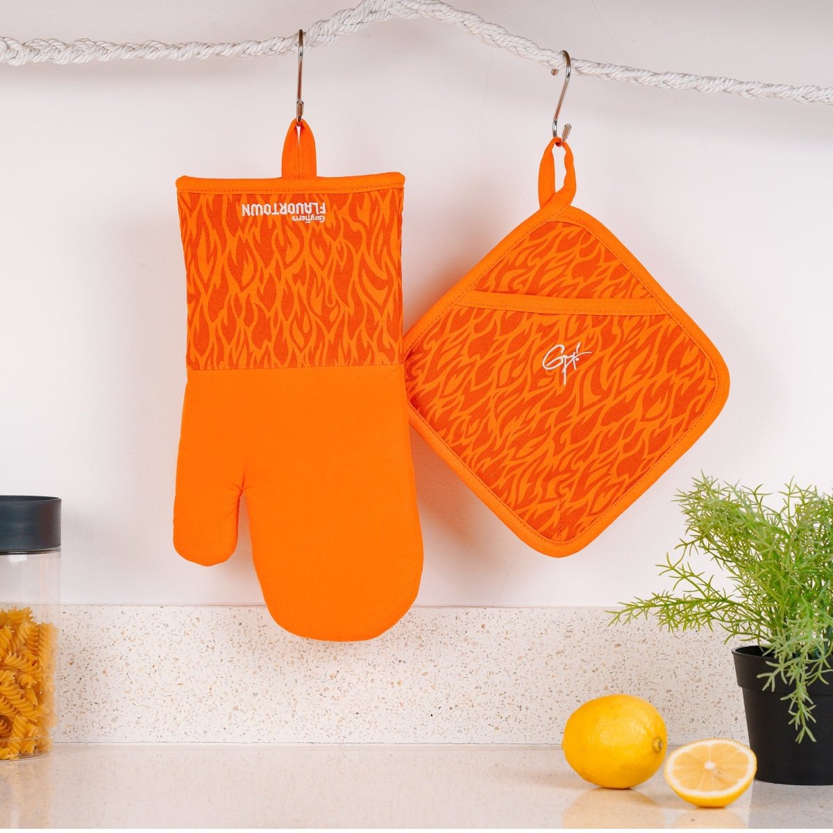 4-Piece Kitchen Set: 2 Flame Oven Mitts and 2 Flame Potholders