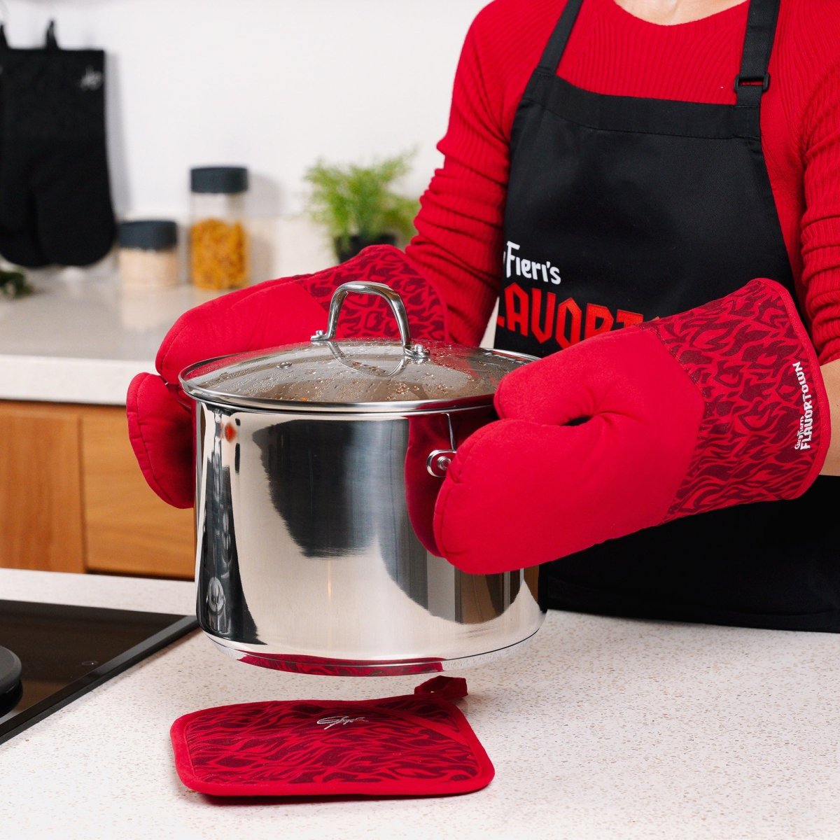 4-Piece Kitchen Set: 2 Flame Oven Mitts and 2 Flame Potholders