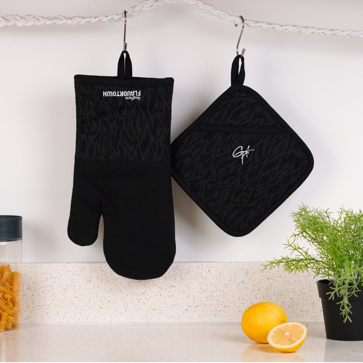 4-Piece Kitchen Set: 2 Flame Oven Mitts and 2 Flame Potholders