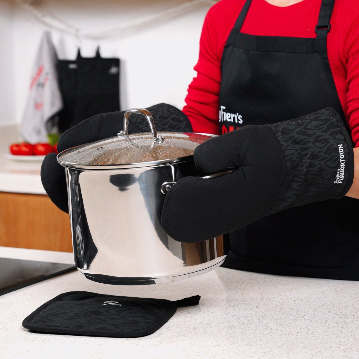 4-Piece Kitchen Set: 2 Flame Oven Mitts and 2 Flame Potholders