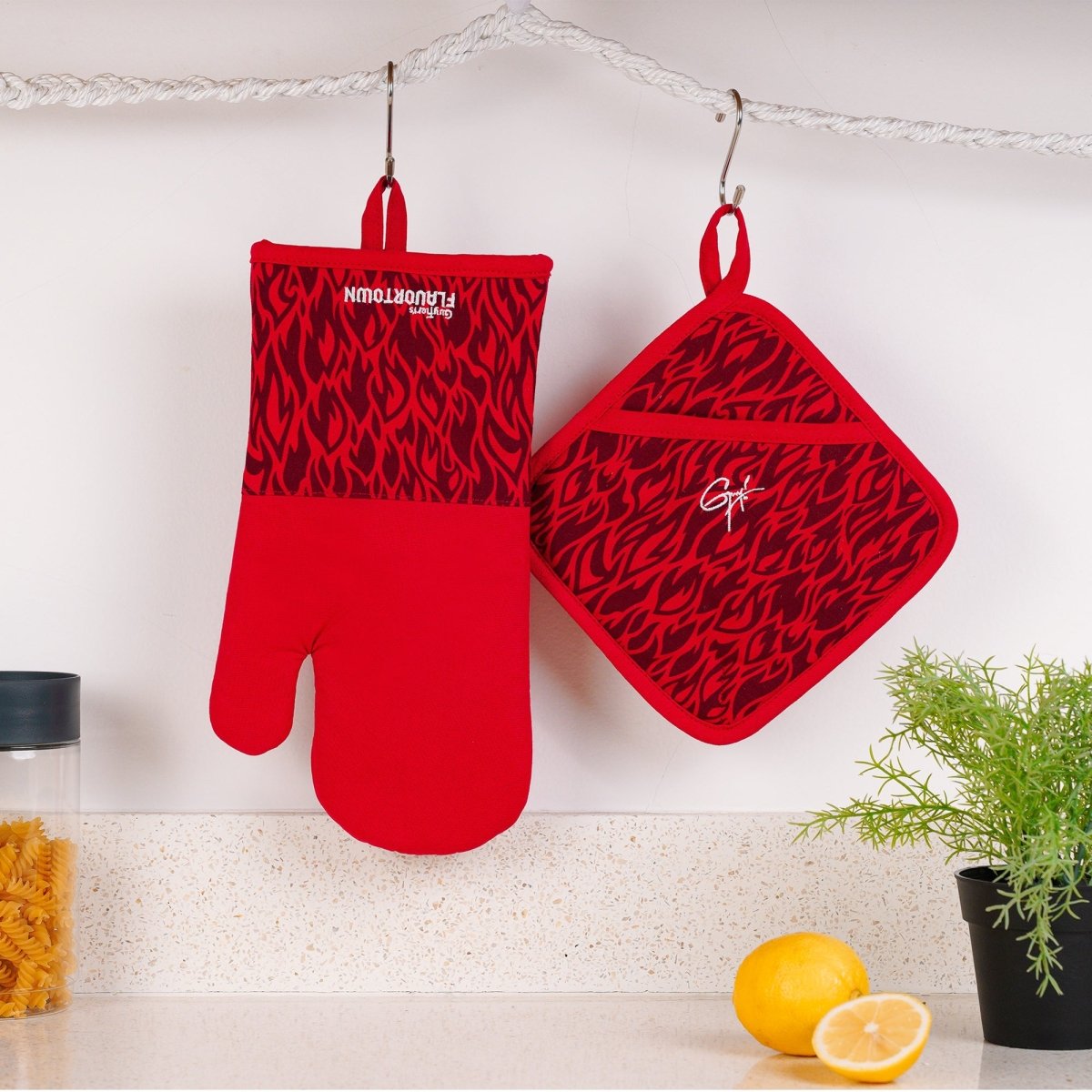 4-Piece Kitchen Set: 2 Flame Oven Mitts and 2 Flame Potholders